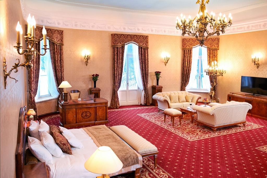 Palac Zelechow Spa & Wellness Exteriér fotografie